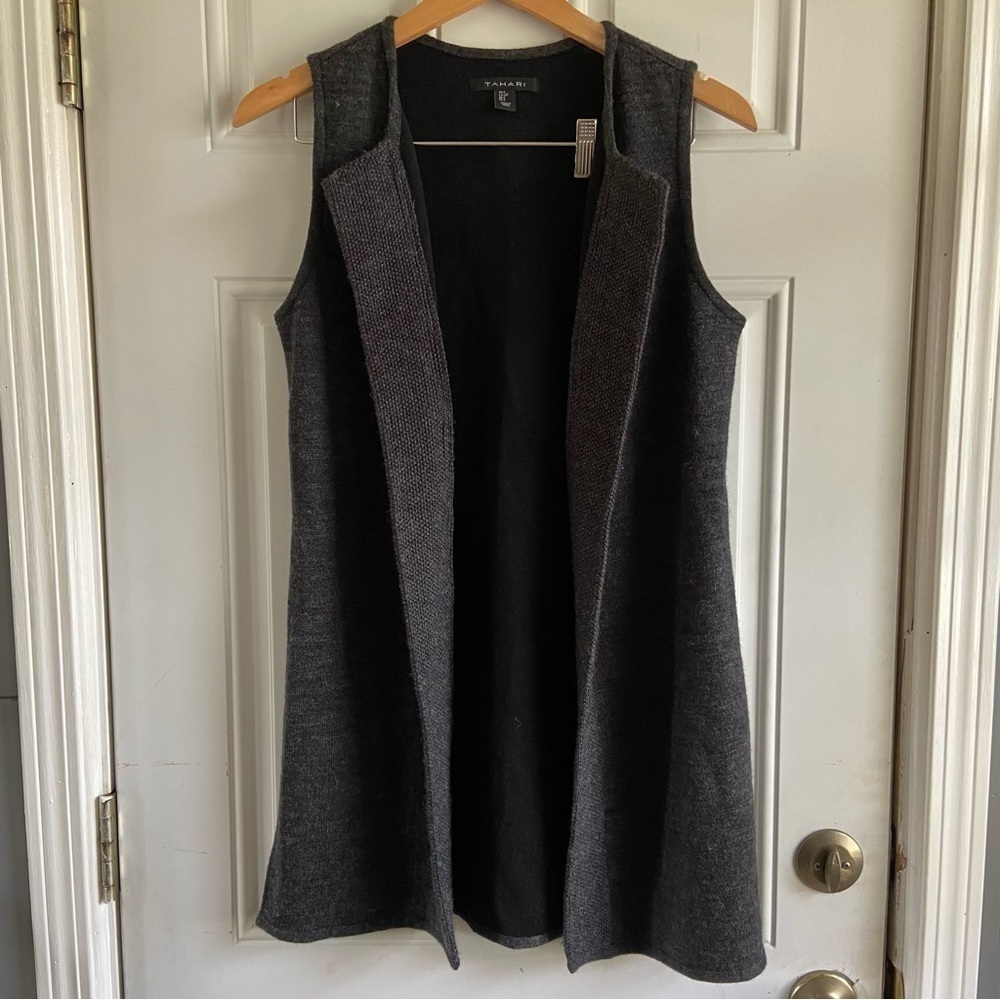Tahari Grey Merino Wool Open Front Sweater Vest Size Small